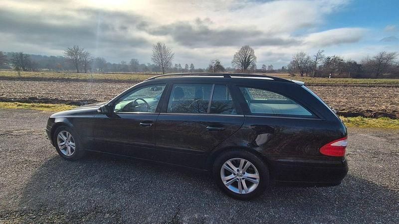 Gebraucht Mercedes E220 Classic 150 PS (110 kW) 2004 Schwarz Kombi