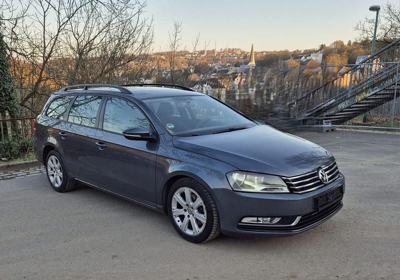 Gebraucht VW Passat 140 PS (102 kW) 2011 Grau Kombi