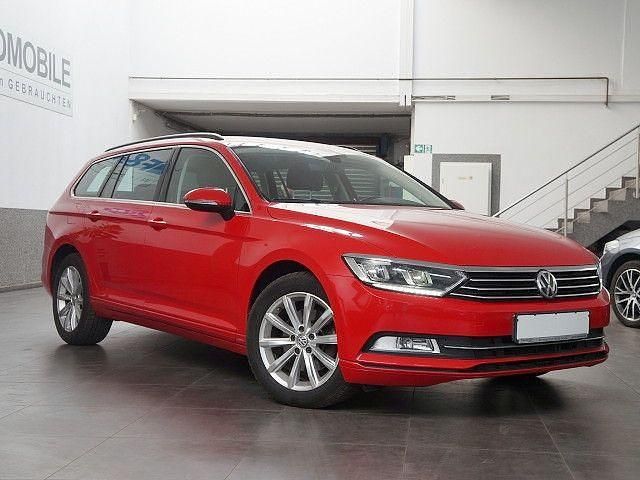 Gebraucht VW Passat Comfortline 120 PS (88 kW) 2018 Rot Kombi