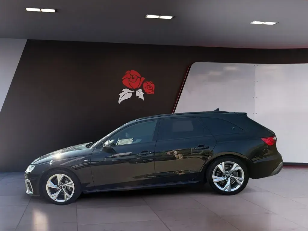 Gebraucht Audi A4 S-Line 204 PS (150 kW) 2023 Mythosschwarz metallic Kombi