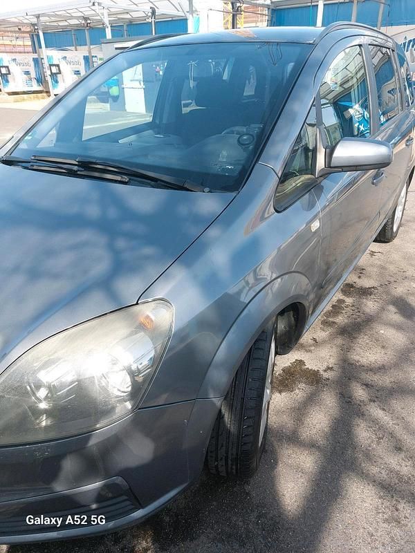 Second-hand Opel Zafira 107 CP (78 kW) 2008 Gri Monovolum