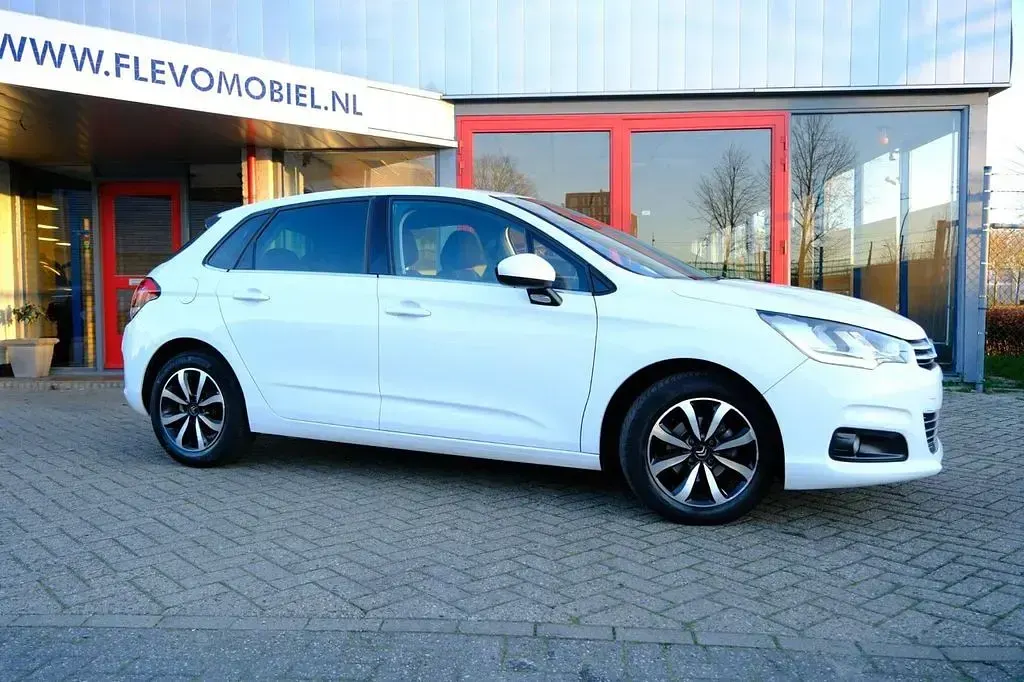 Used Citroën C4 Business Class 99 HP (72 kW) 2018 White Sedan