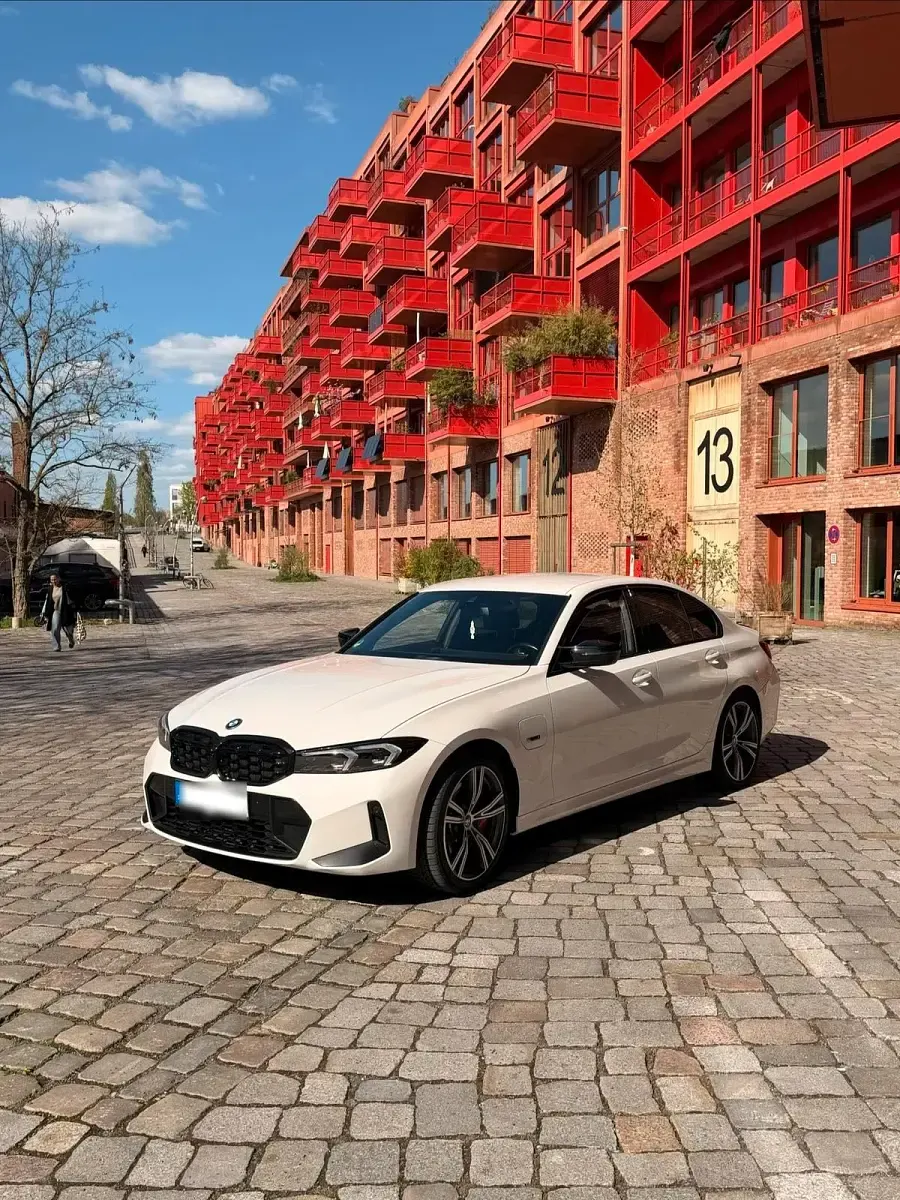 Gebraucht BMW 320e Shadowline 204 PS (150 kW) 2022 Weiß Limousine