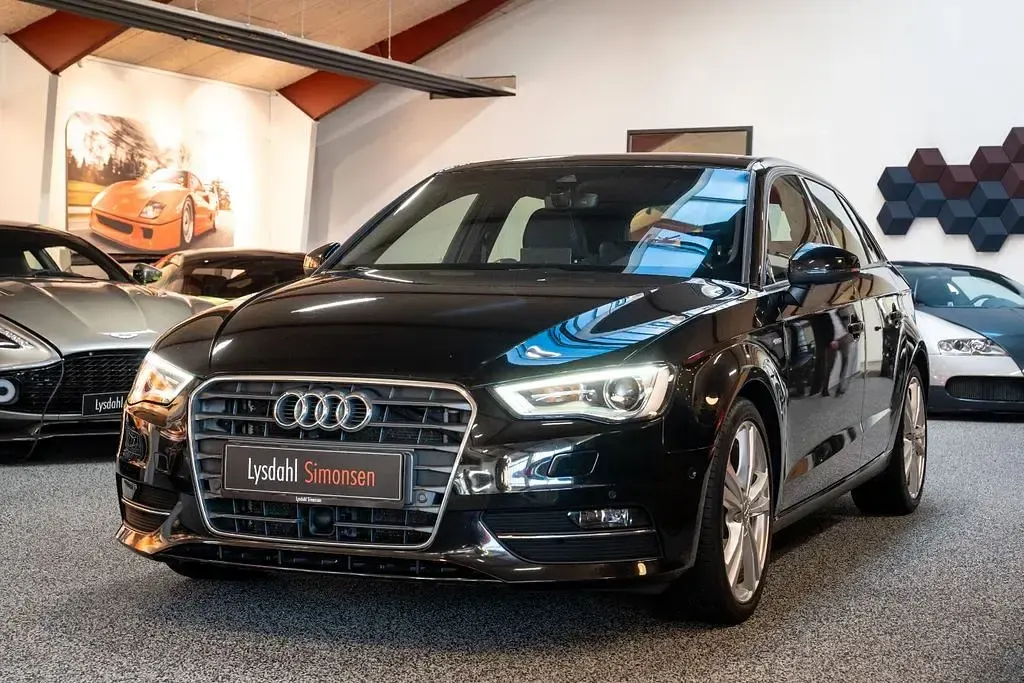 Second-hand Audi A3 S-Line 150 CP (110 kW) 2016 Negru Berlinǎ