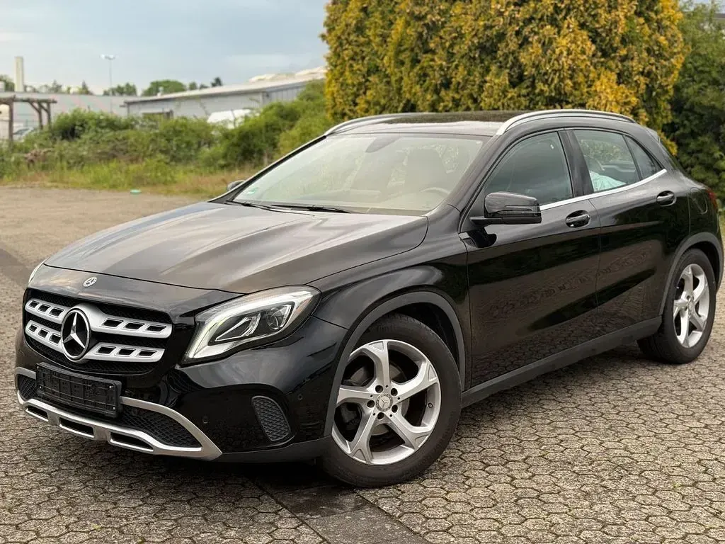Gebraucht Mercedes GLA180 122 PS (89 kW) 2019 Schwarz SUV