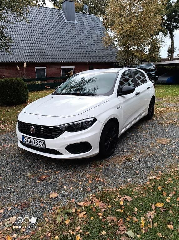 Weiß Gebraucht 2018 Fiat Tipo Pop Limousine | 5.450 € (Guter Preis) - Bild 1/4