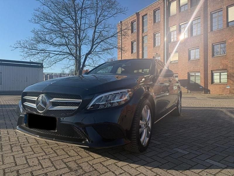 Gebraucht Mercedes C180 Avantgarde 156 PS (114 kW) 2018 Schwarz Limousine