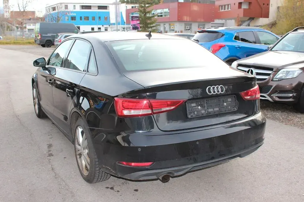 Occasion Audi A3 Basis 116 ch (85 kW) 2017 Noir Berline