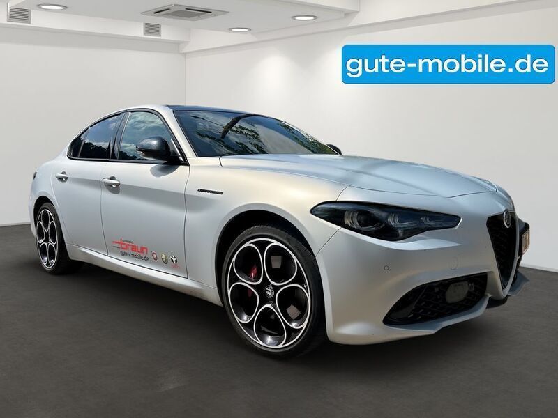 Grau grigio lunare matt Gebraucht 2024 Alfa Romeo Giulia Competizione Limousine | 40.690 € - Bild 1/4