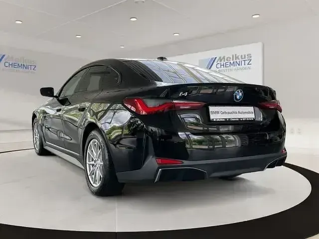 Używany BMW i4 Shadowline 250 kW (340 KM) 2023 Czarny Sedan/Limuzyna