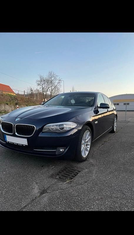 Blau Gebraucht 2012 BMW 530 Limousine | 10.990 € (Guter Preis) - Bild 1/4