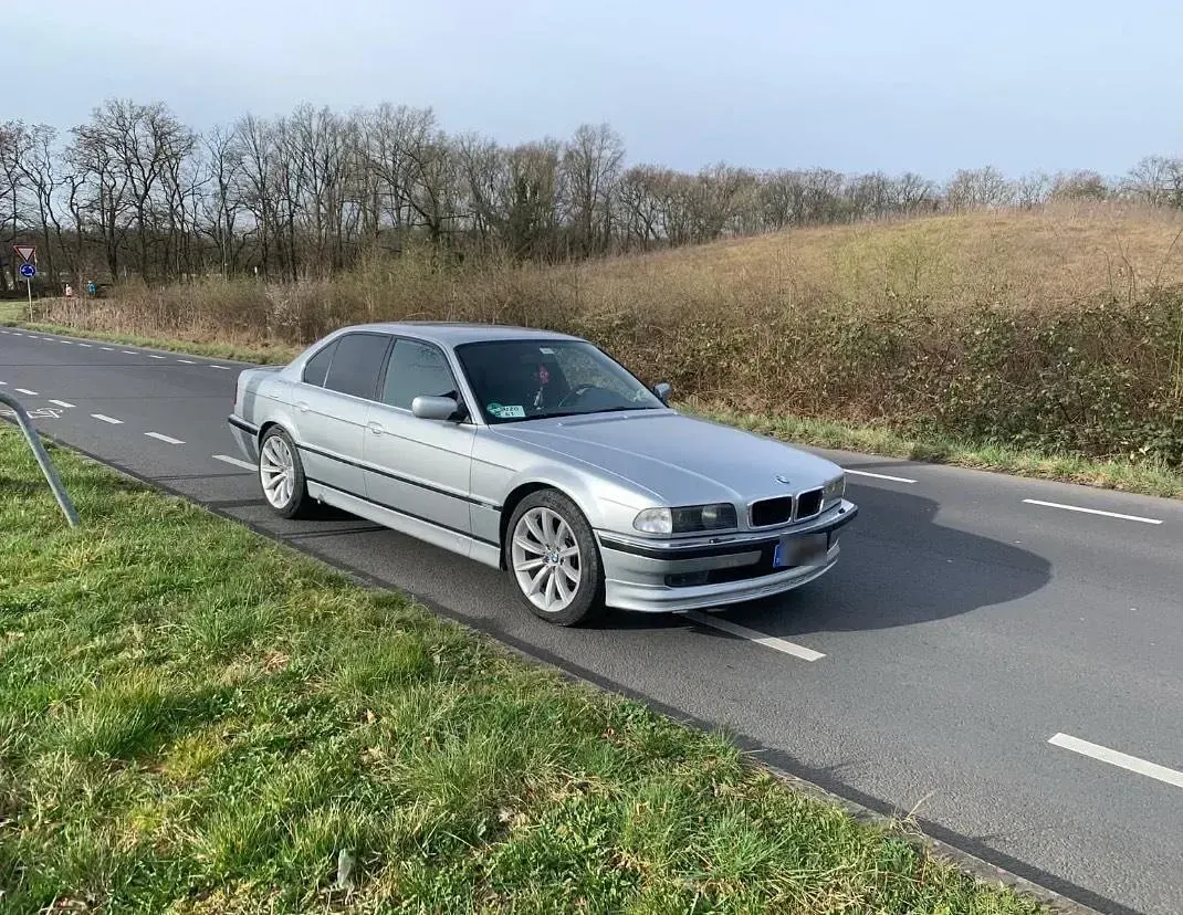 Second-hand BMW 730 218 CP (160 kW) 1995 Argintiu Berlinǎ
