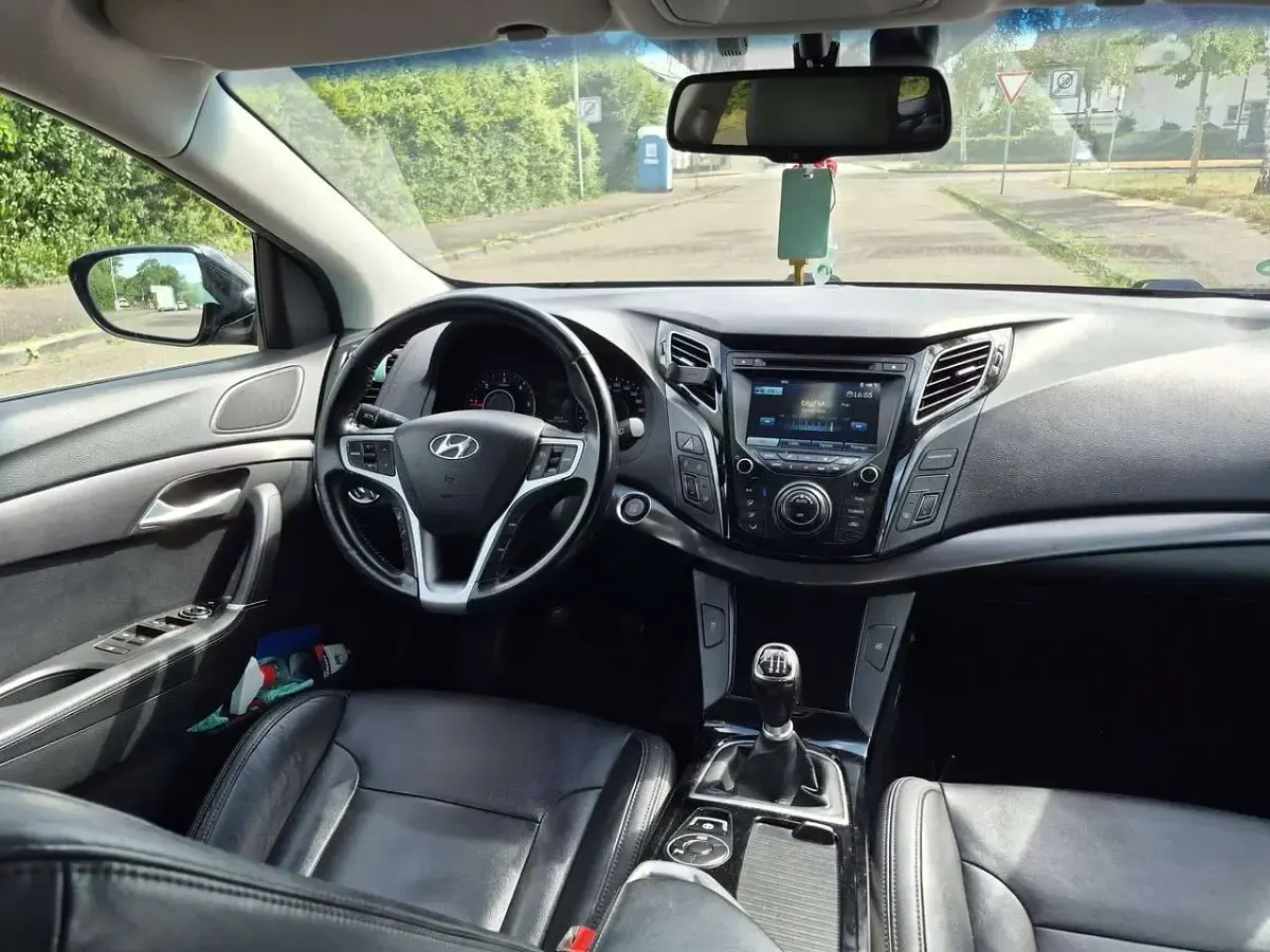 Gebraucht Hyundai i40 Style 136 PS (100 kW) 2014 Schwarz Kombi