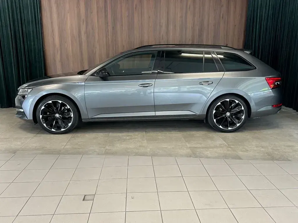 Gebraucht Skoda Superb SportLine 200 PS (147 kW) 2022 Grau Limousine