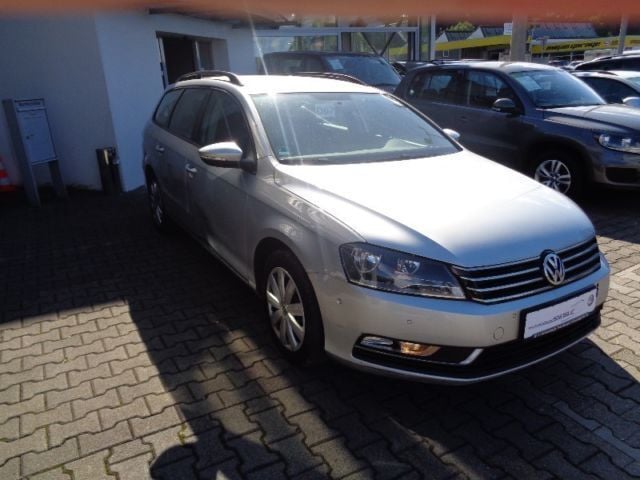 Gebraucht VW Passat 140 PS (102 kW) 2011 Silber metallic Kombi
