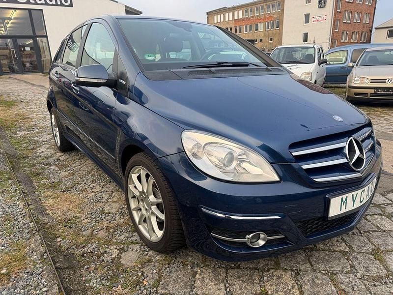 Blau Gebraucht 2010 Mercedes 180 Limousine | 4.500 € (Etwas zu teuer) - Bild 1/4