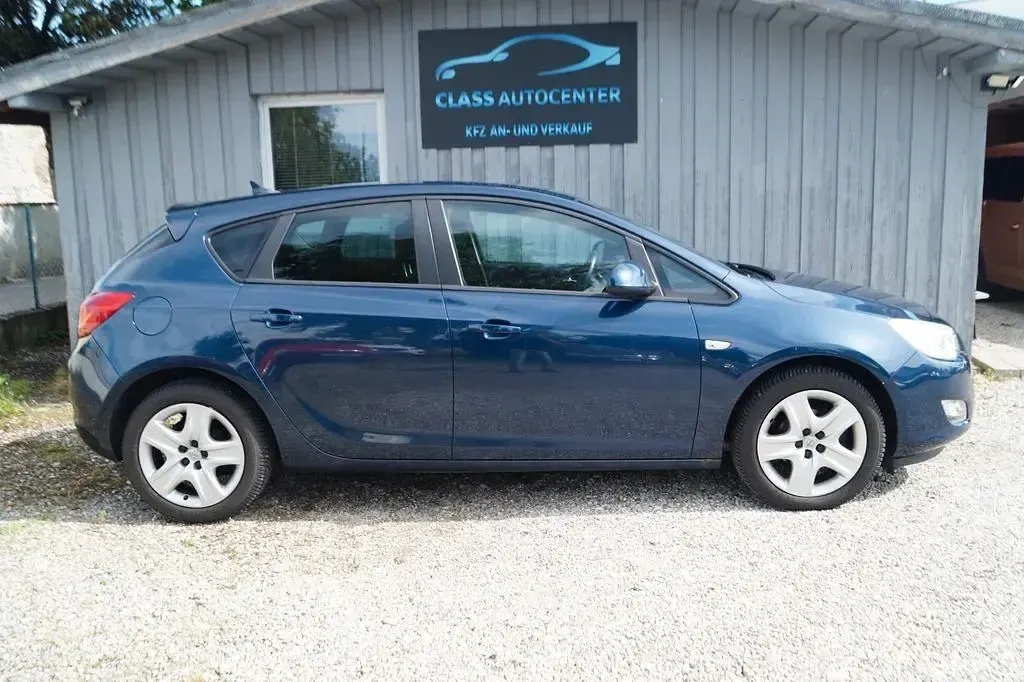 Gebraucht Opel Astra Design Edition 140 PS (102 kW) 2012 Blau Limousine