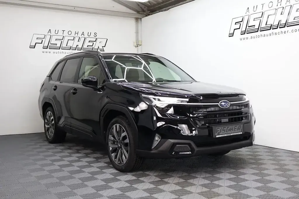 Neu Subaru Forester Platinum 136 PS (100 kW) 2026 Schwarz SUV