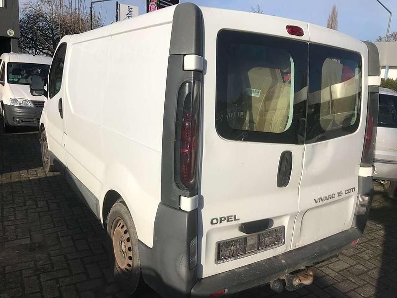 Gebraucht Opel Vivaro 101 PS (74 kW) 2005 Weiß Van / Kleinbus