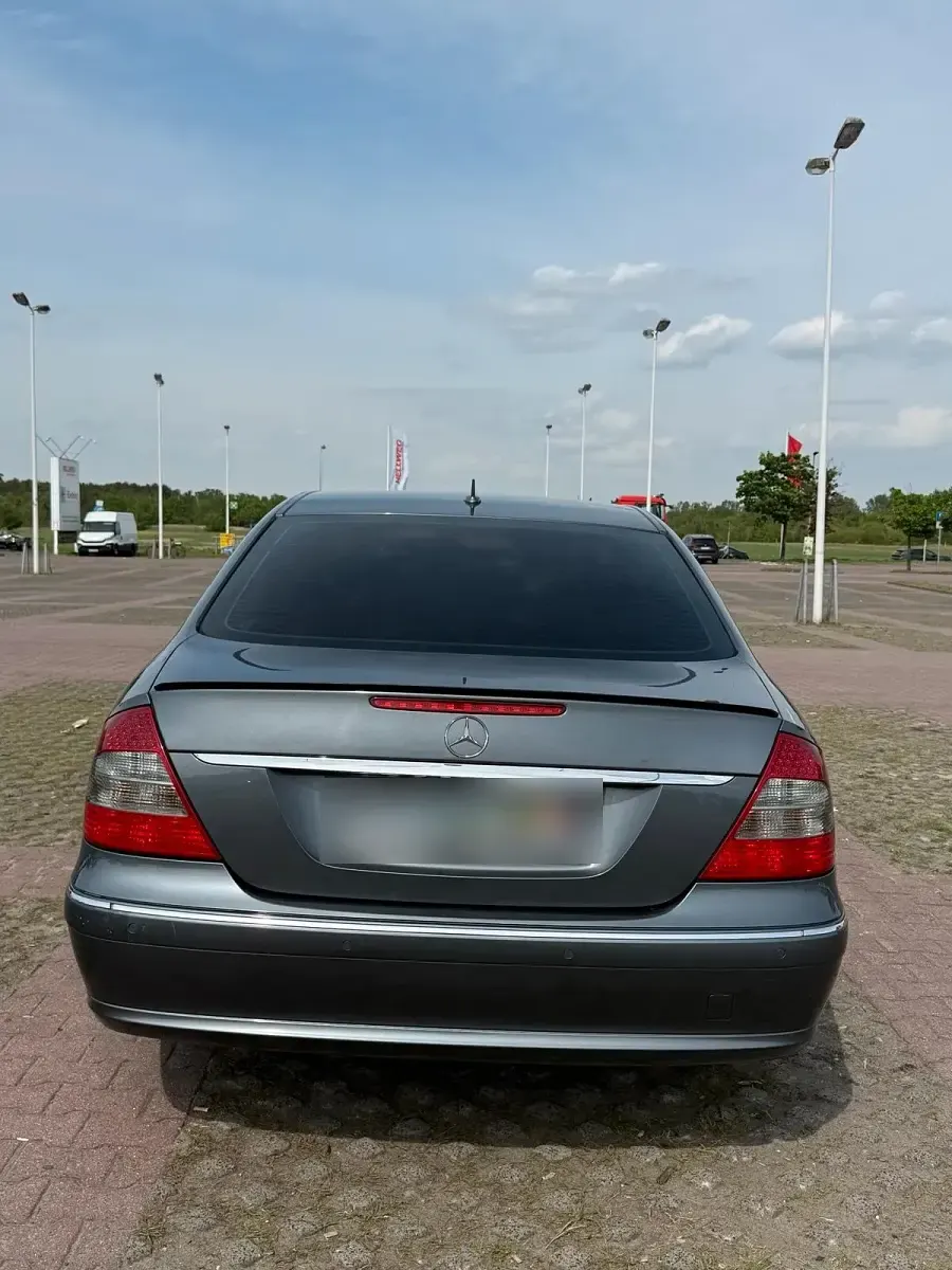 Gebraucht Mercedes E280 190 PS (139 kW) 2006 Grau Limousine