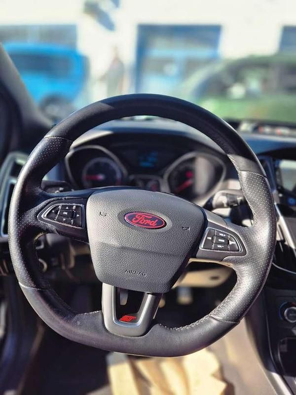 Gebraucht Ford Focus ST 185 PS (136 kW) 2016 Shadow black Kombi