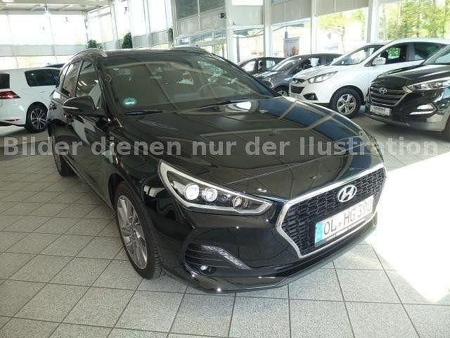 Gebraucht Hyundai i30 Passion 110 PS (80 kW) 2018 Schwarz metallic Kombi