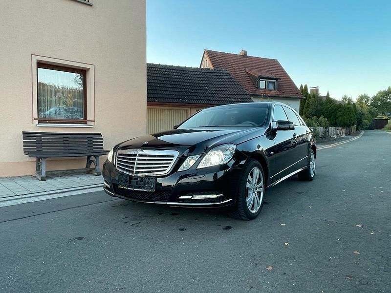 Schwarz Gebraucht 2011 Mercedes E350 Limousine | 12.750 € (Fairer Preis) - Bild 1/4