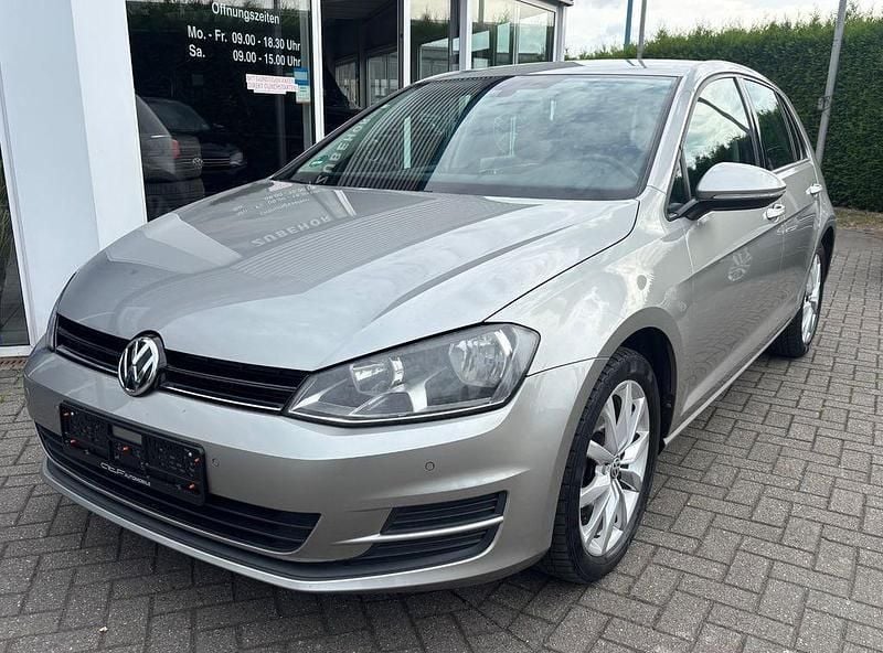Silber Gebraucht 2014 VW Golf VII Comfortline Limousine | 6.990 € (Guter Preis) - Bild 1/4