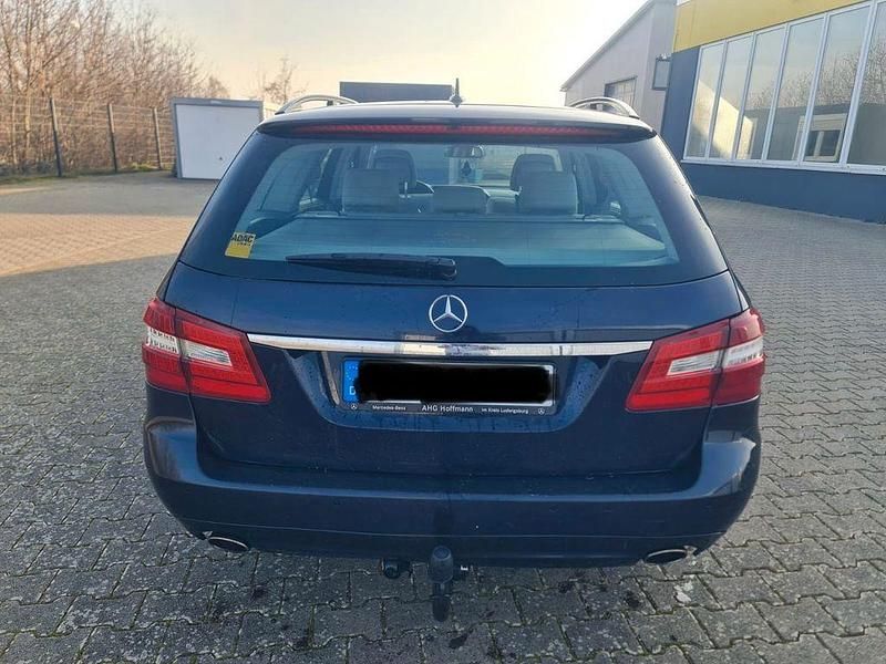Gebraucht Mercedes E350 231 PS (169 kW) 2010 Blau Kombi