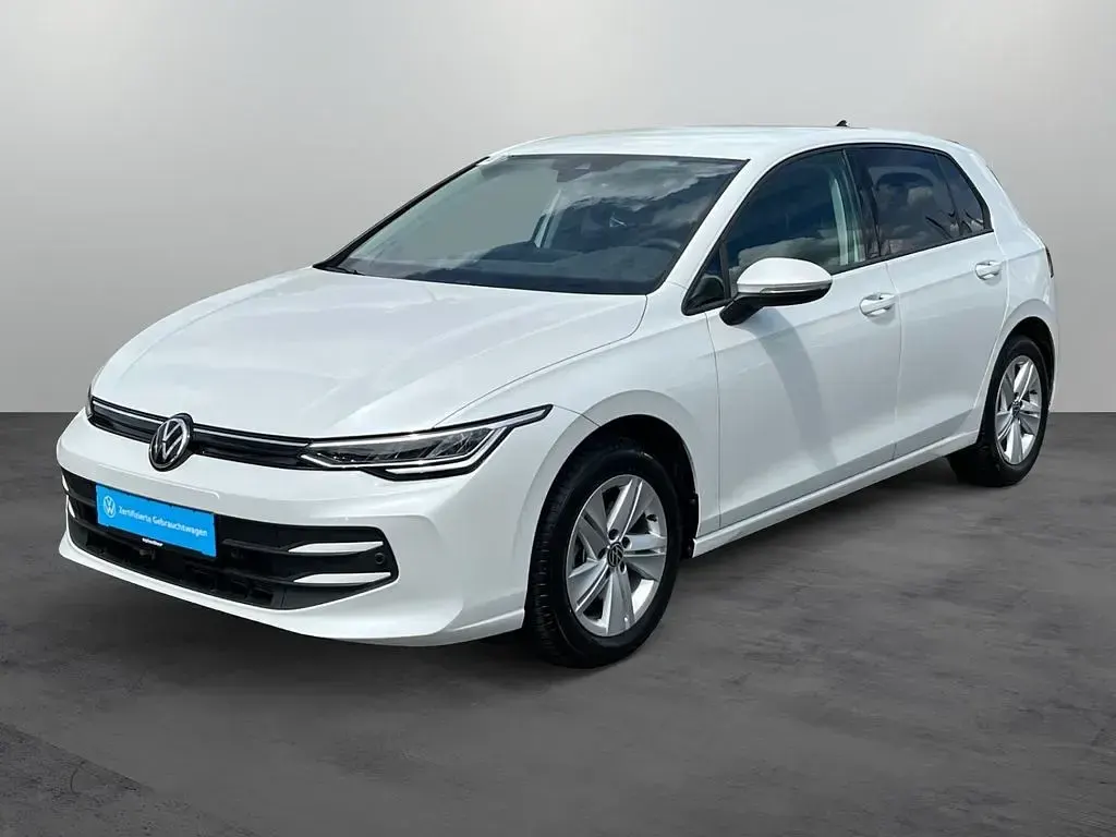 Gebraucht VW Golf VIII Life 150 PS (110 kW) 2024 Oryxweiß perlmutteffekt Limousine