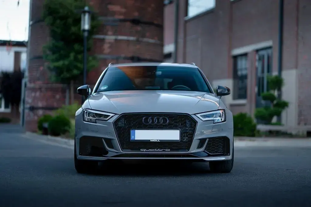 Gebraucht Audi RS3 Sport 400 PS (294 kW) 2019 Grau Limousine
