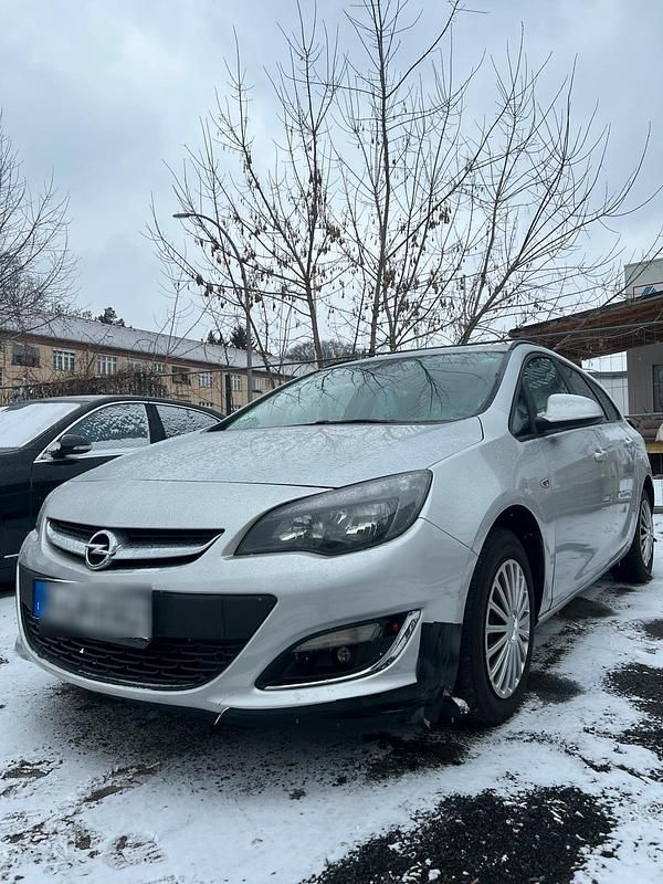 Gebraucht Opel Astra Sport 165 PS (121 kW) 2013 Silber Kombi