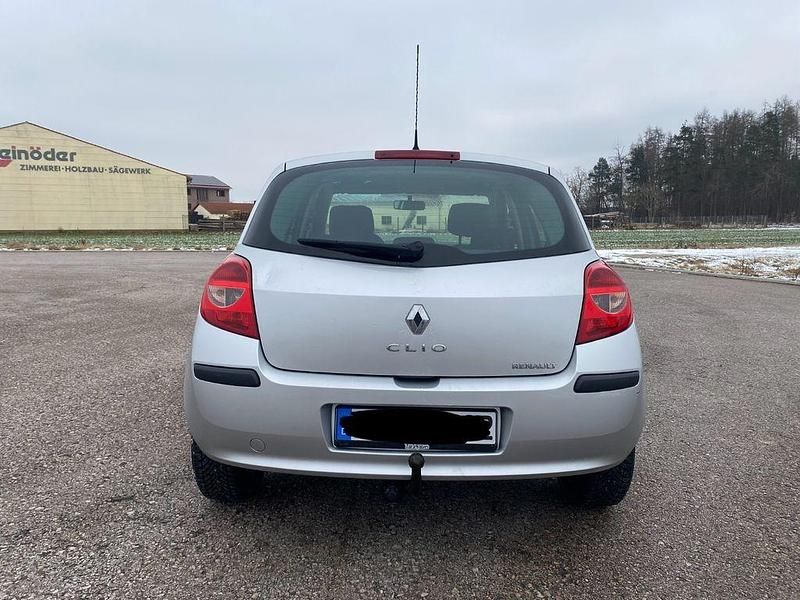 Gebraucht Renault Clio II 88 PS (64 kW) 2006 Grau Limousine
