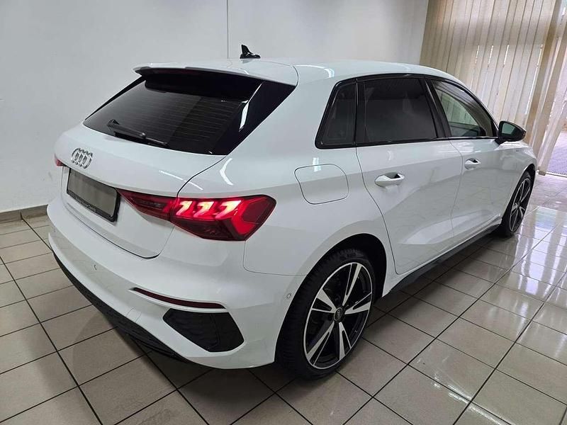 Gebraucht Audi A3 S-Line 204 PS (150 kW) 2023 Gletscherweiß Limousine