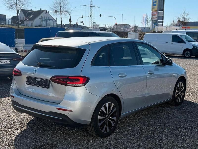 Gebraucht Mercedes B200 150 PS (110 kW) 2022 Silber Van / Kleinbus
