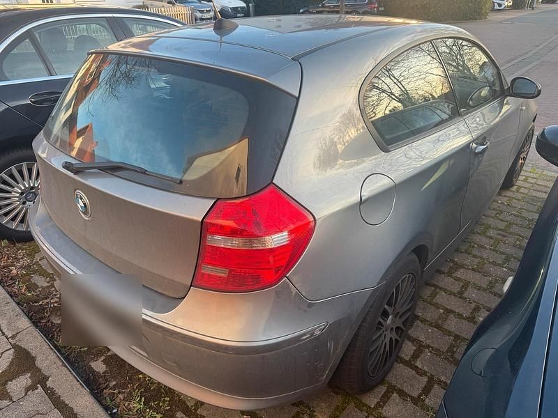 Gebraucht BMW 116 122 PS (89 kW) 2008 Grau Kleinwagen