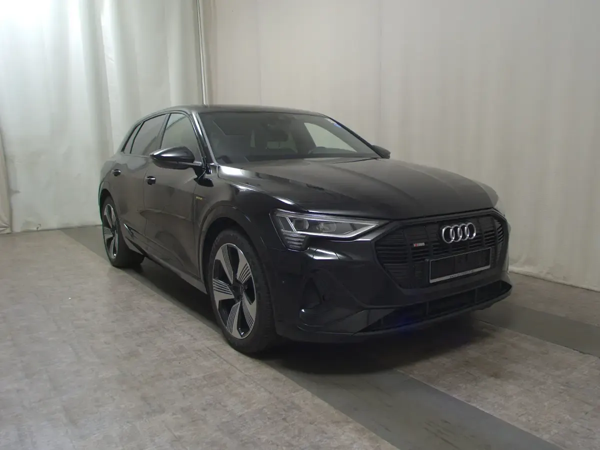 Gebraucht Audi e-tron S-Line 300 kW (408 PS) 2021 Schwarz SUV