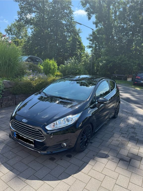 Schwarz Gebraucht 2014 Ford Fiesta Titanium Kleinwagen | 7.950 € (Etwas zu teuer) - Bild 1/4