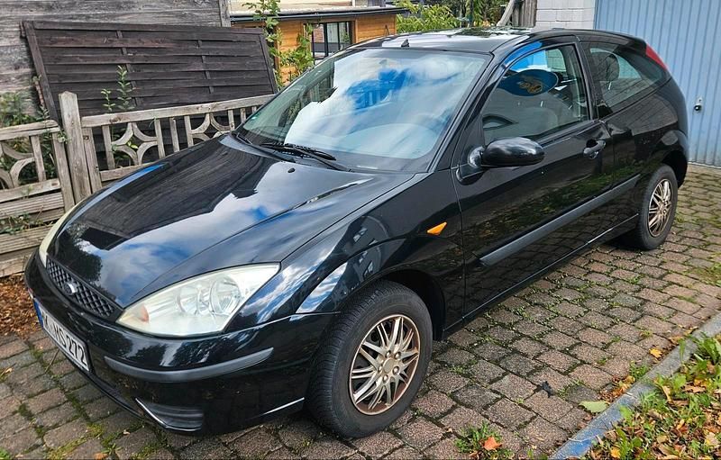 Schwarz Gebraucht 2004 Ford Focus Kleinwagen | 800 € (Guter Preis) - Bild 1/4