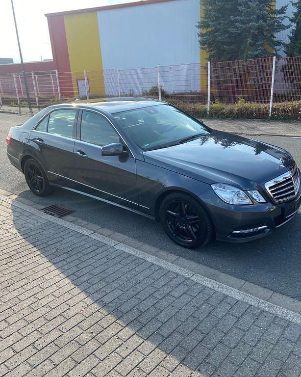 Gebraucht Mercedes E350 Avantgarde 265 PS (194 kW) 2012 Grau Limousine