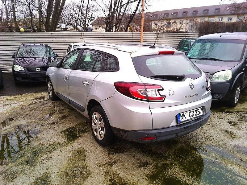 Gebraucht Renault Mégane III Expression 106 PS (77 kW) 2012 Silber Limousine