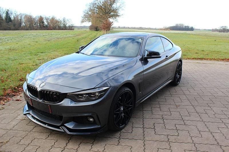 Grau Gebraucht 2018 BMW 430 M Sport Coupé | 27.900 € - Bild 1/4