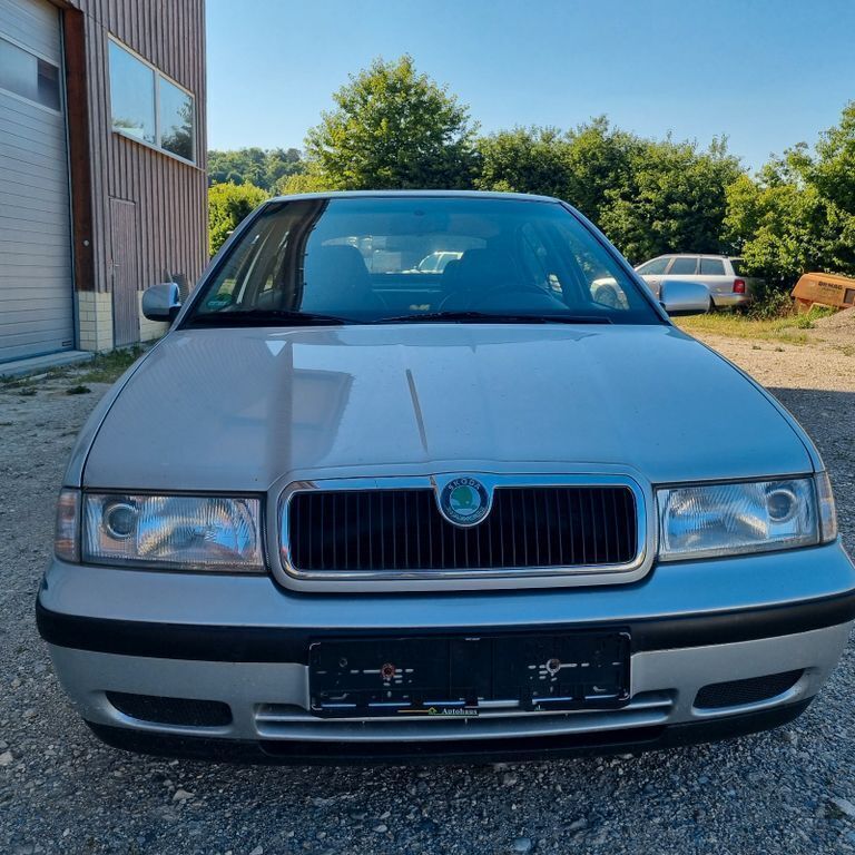 Silber Gebraucht 1999 Skoda Octavia Limousine | 1.599 € (Fairer Preis) - Bild 1/4