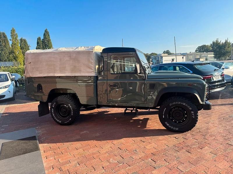 Gebraucht Land Rover Defender 122 PS (89 kW) 2011 Grün Abholung