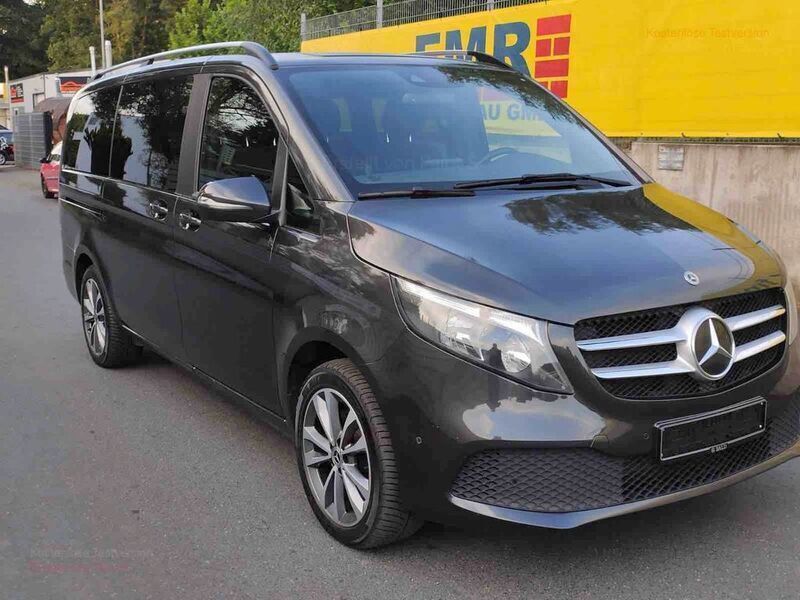 Grau Gebraucht 2020 Mercedes V250 Edition Van / Kleinbus | 34.980 € - Bild 1/4
