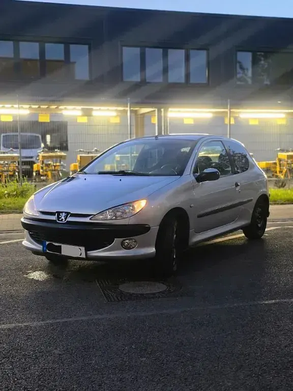 Gebraucht Peugeot 206 88 PS (64 kW) 1999 Silber Kleinwagen