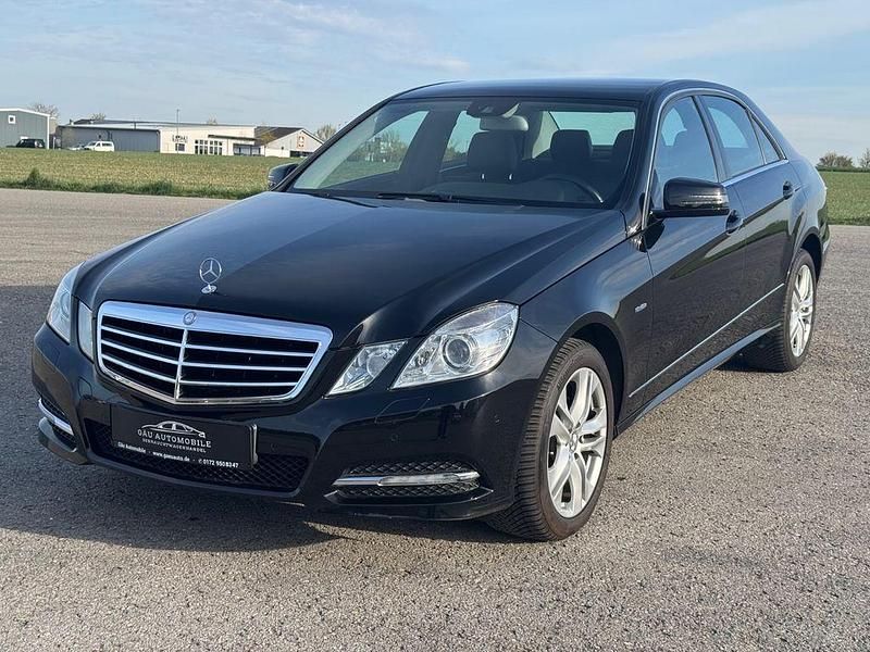 Second-hand Mercedes E250 204 CP (150 kW) 2011 Negru Berlinǎ