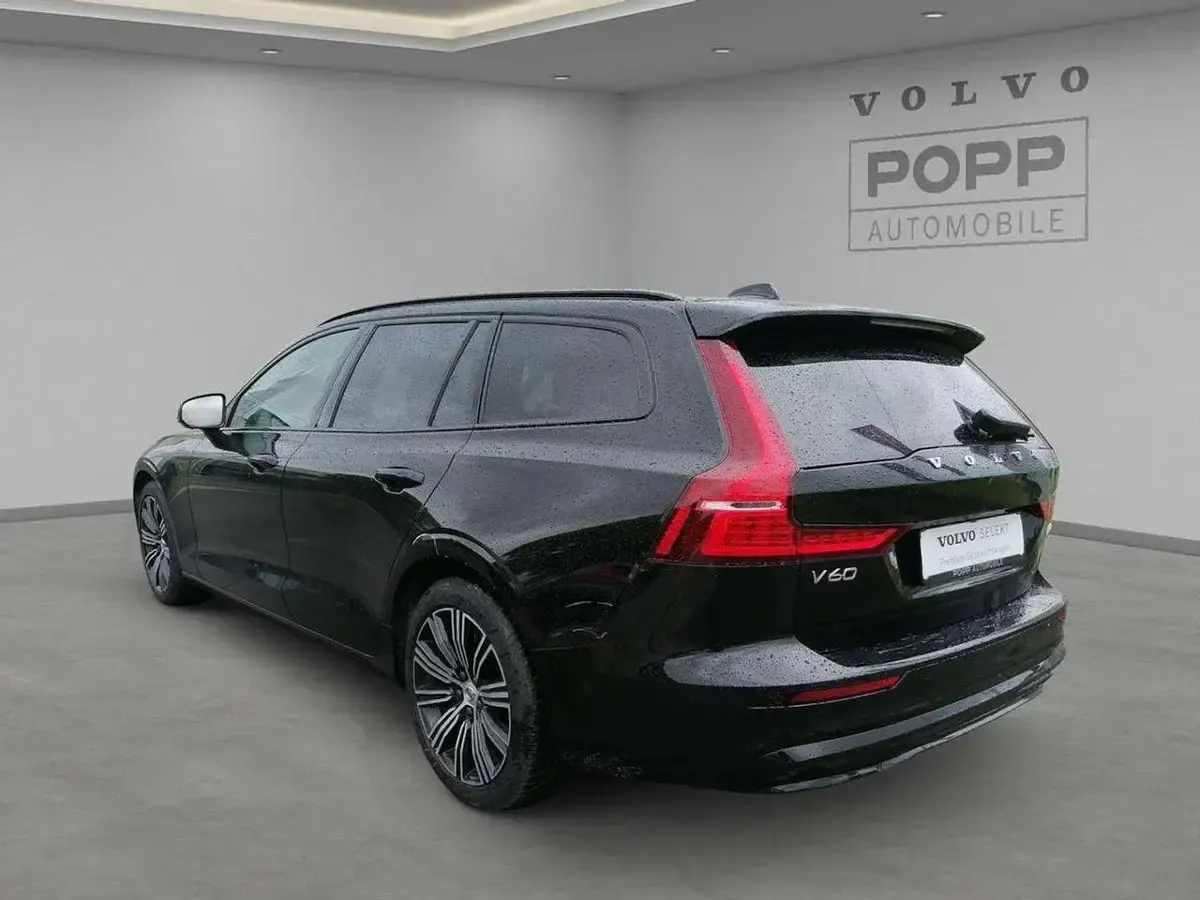 Gebraucht Volvo V60 Plus 197 PS (144 kW) 2025 Onyx black / metallic Kombi