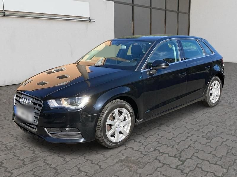 Schwarz Gebraucht 2014 Audi A3 Sportback Ambiente Kombi | 8.950 € (Fairer Preis) - Bild 1/4