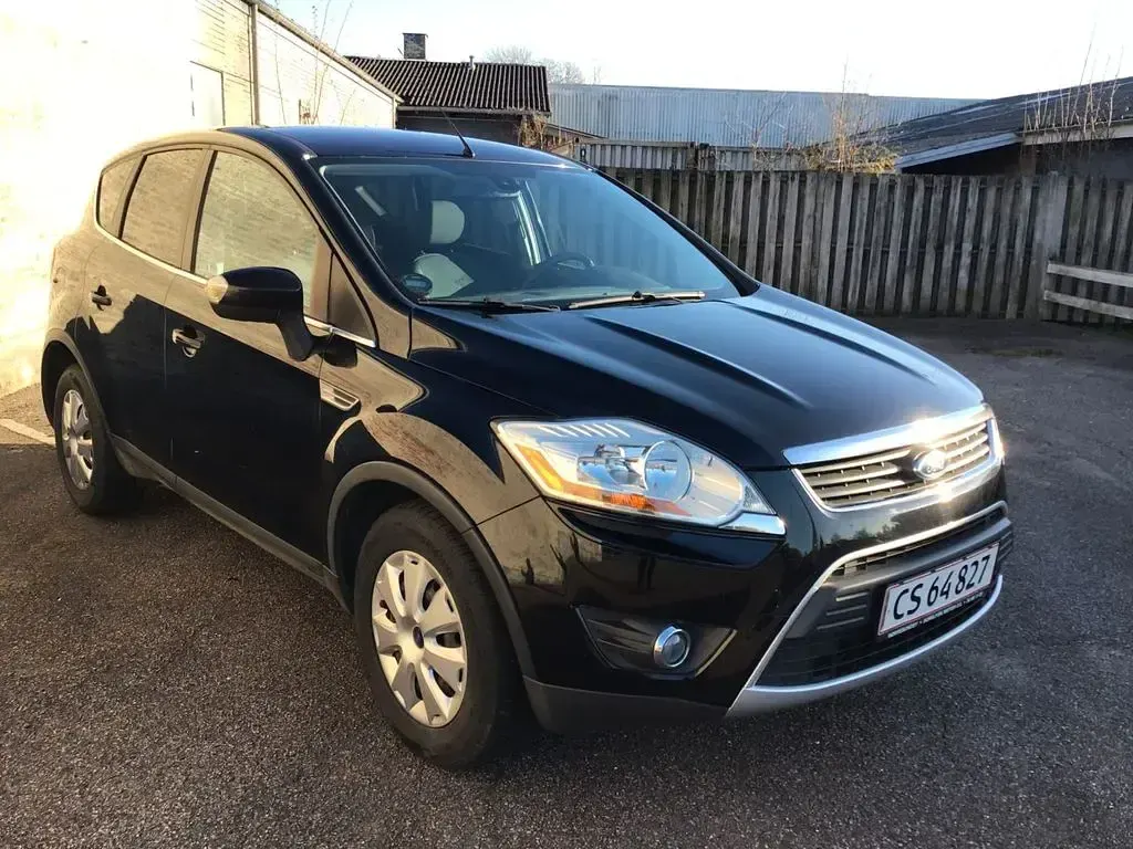 Usado Ford Kuga Titanium 140 HP (102 kW) 2010 Preto SUV